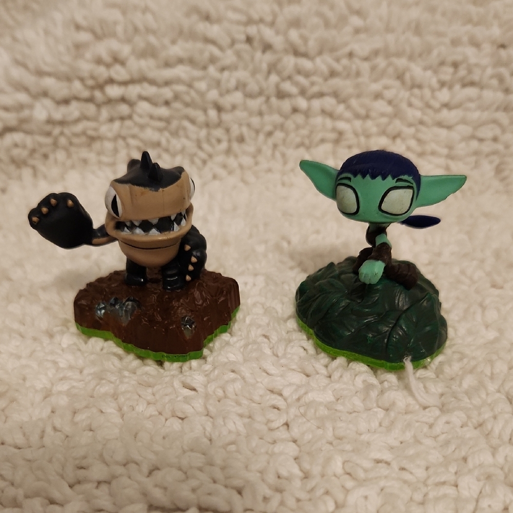 Skylanders Character Figures - Black and Green